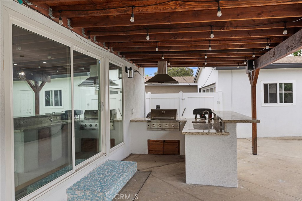 1400 W Wilshire