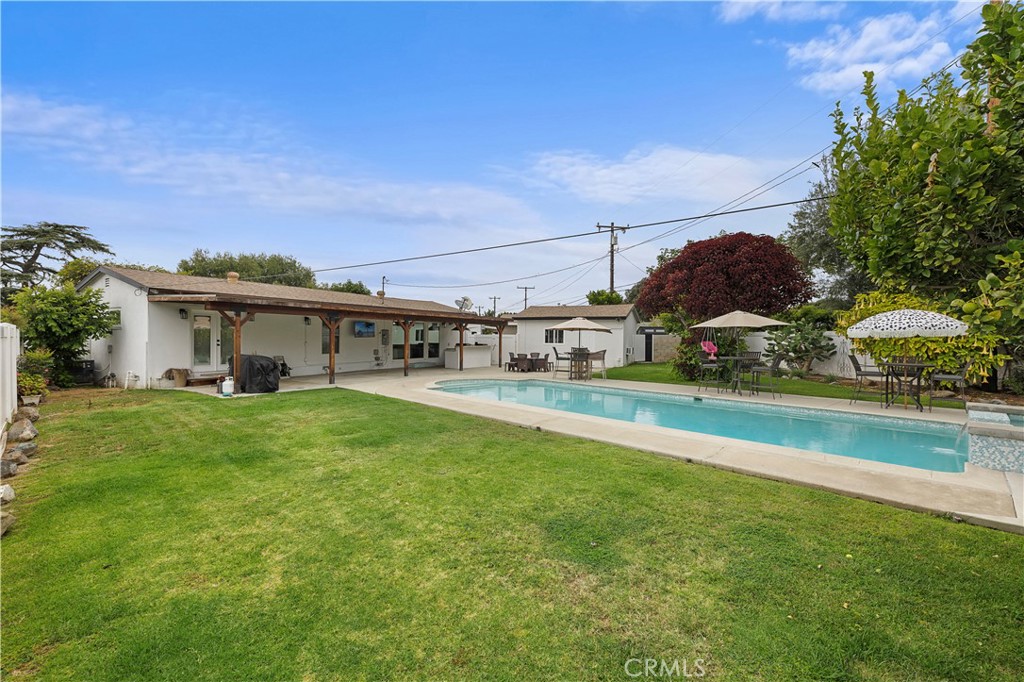 1400 W Wilshire