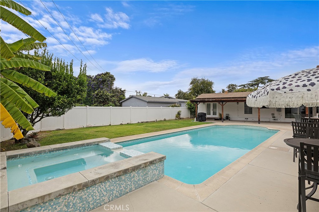 1400 W Wilshire