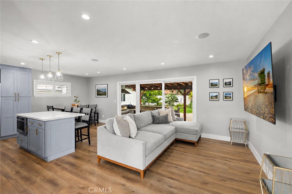 1400 W Wilshire