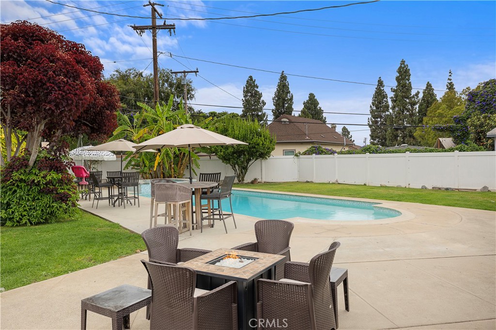 1400 W Wilshire
