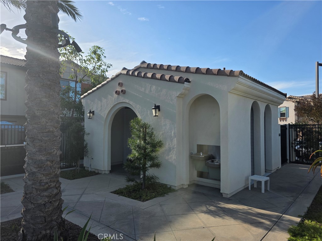 1603 Laurelwood