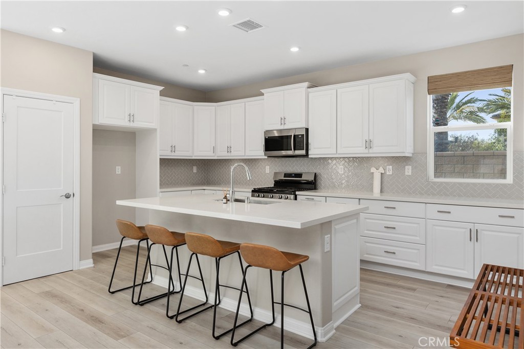 1603 Laurelwood