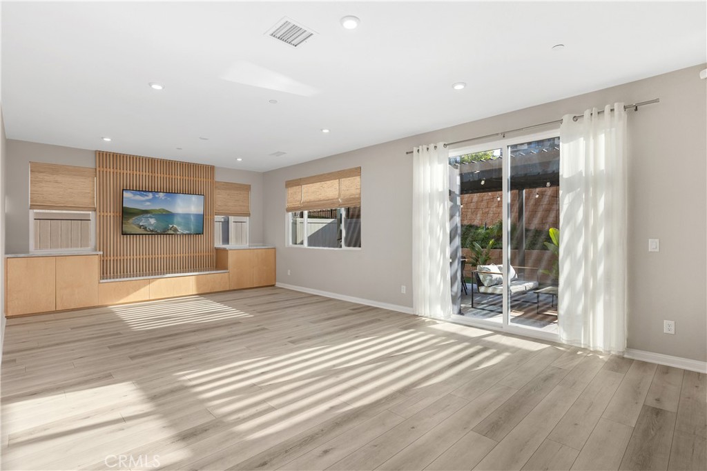 1603 Laurelwood