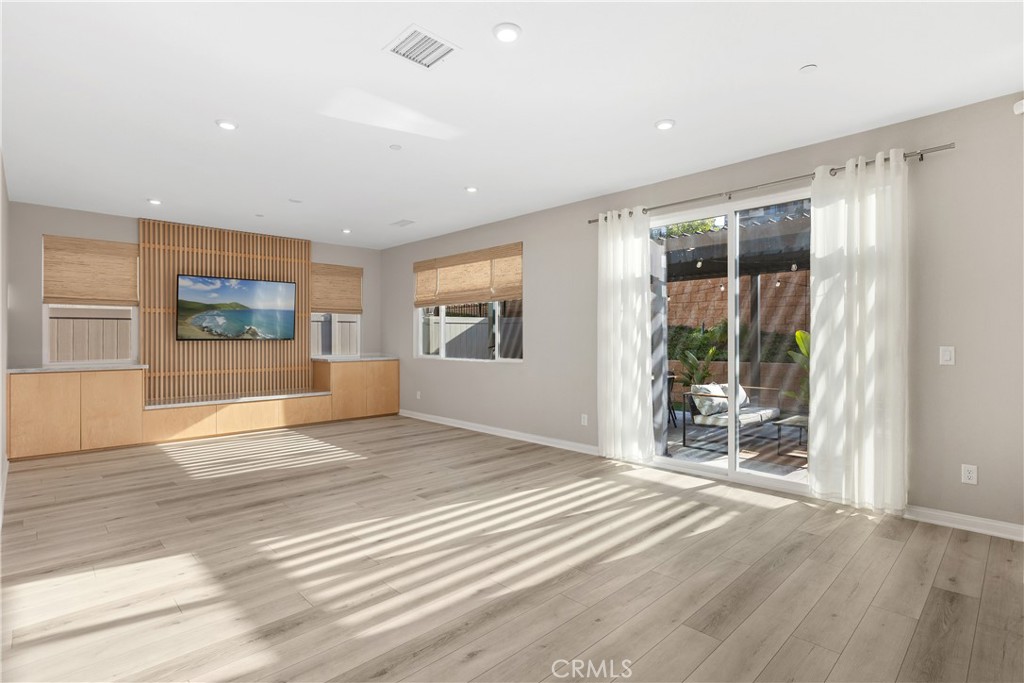 1603 Laurelwood