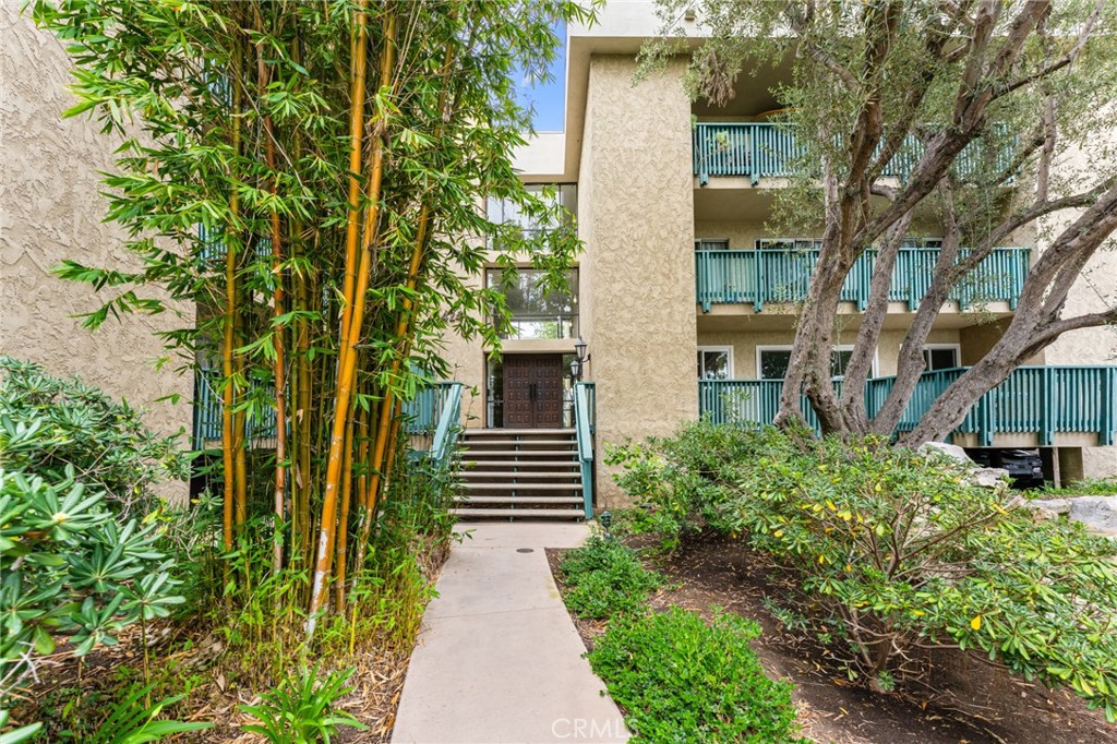 424 N Bellflower Boulevard 304