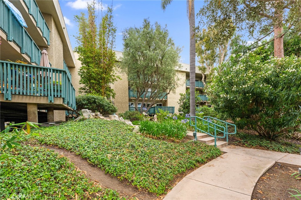 424 N Bellflower Boulevard 304