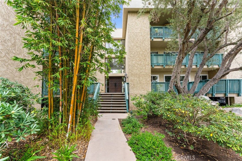 424 N Bellflower Boulevard 304