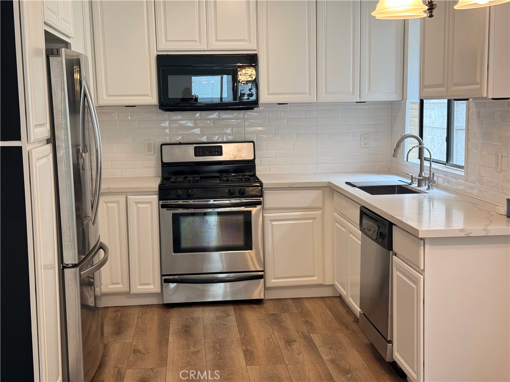 950 W Lambert 11