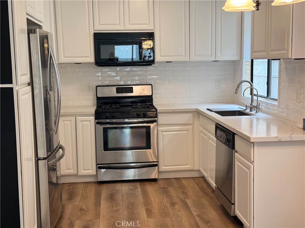 950 W Lambert 11
