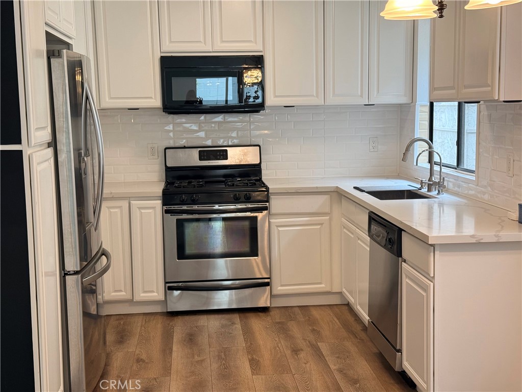 950 W Lambert 11