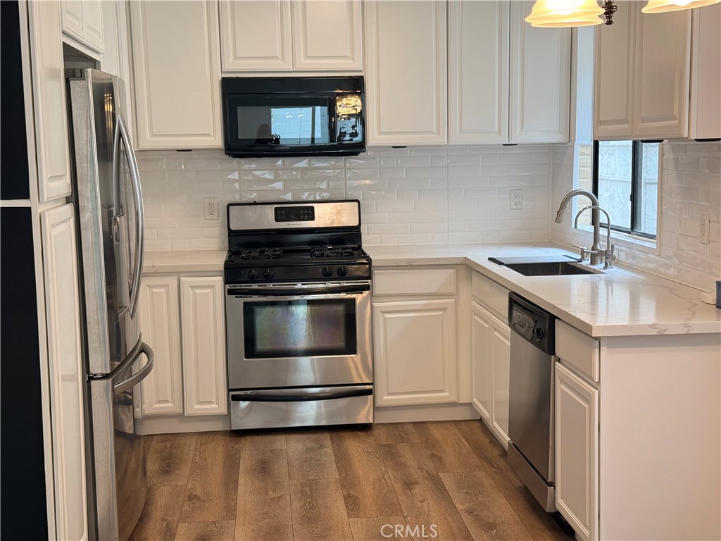 950 W Lambert 11