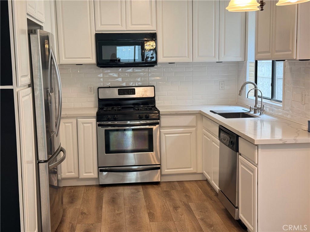 950 W Lambert 11