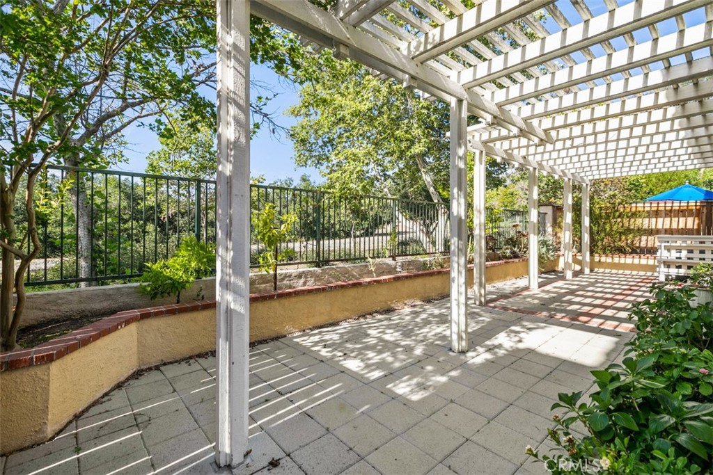 9 Acorn Ridge