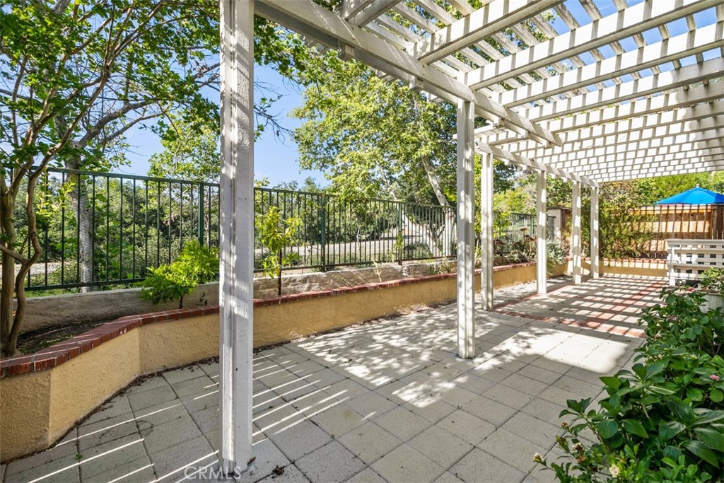 9 Acorn Ridge