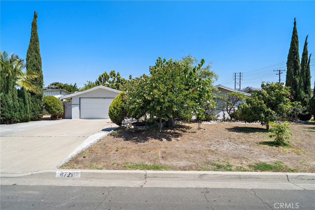 8721 La Grand Avenue