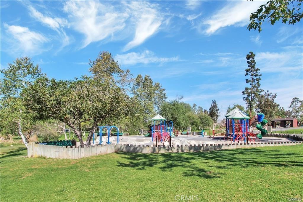 25182 Via Catalina
