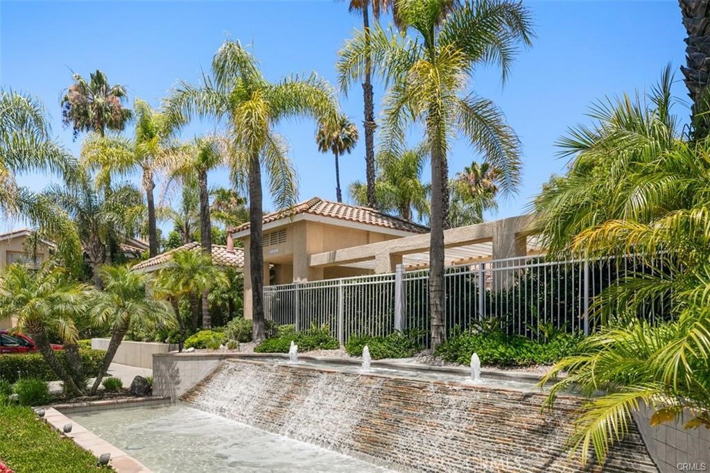 25182 Via Catalina
