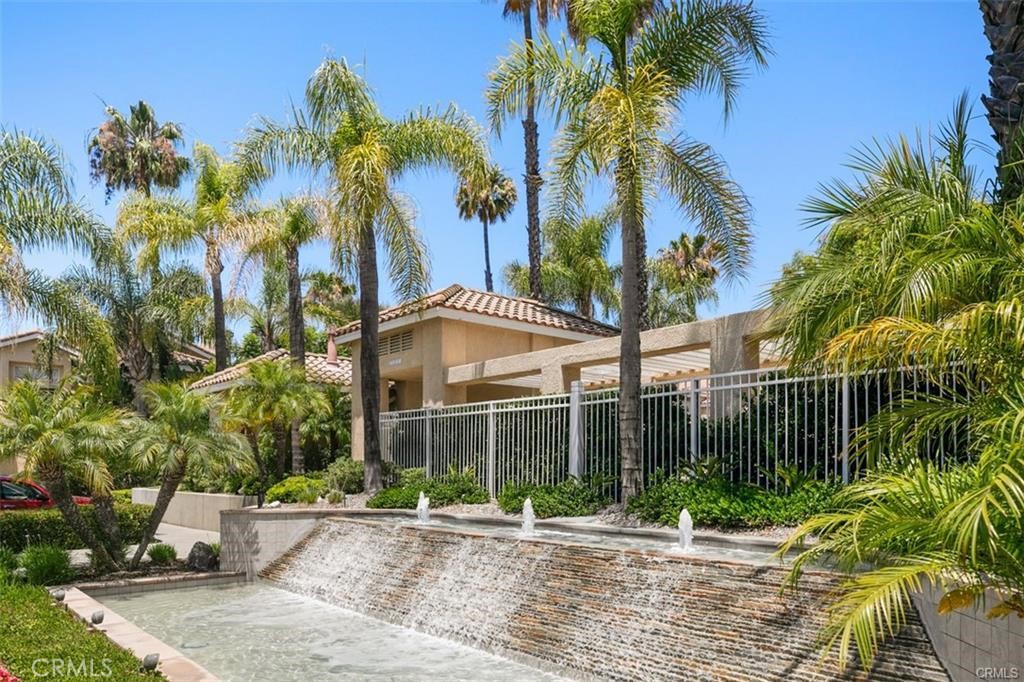 25182 Via Catalina