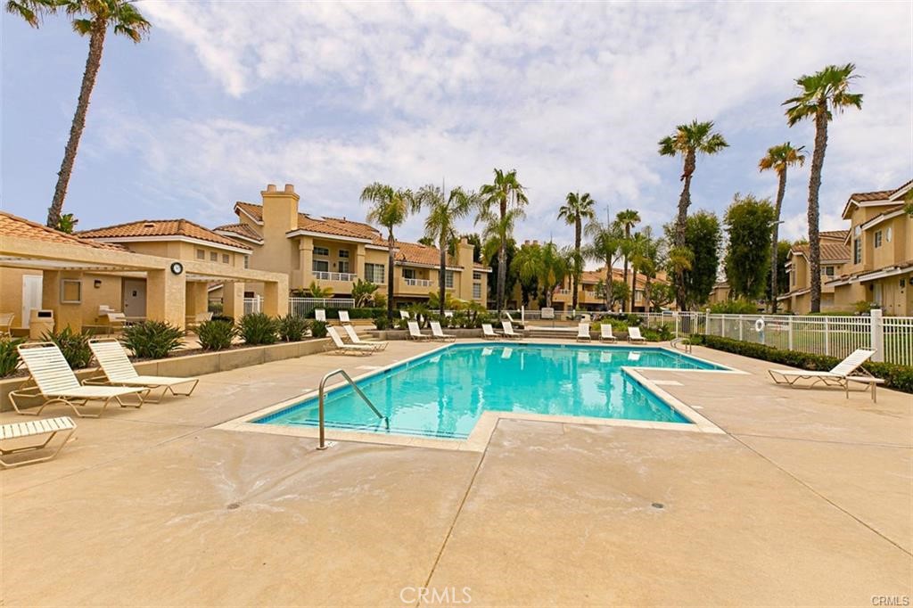 25182 Via Catalina