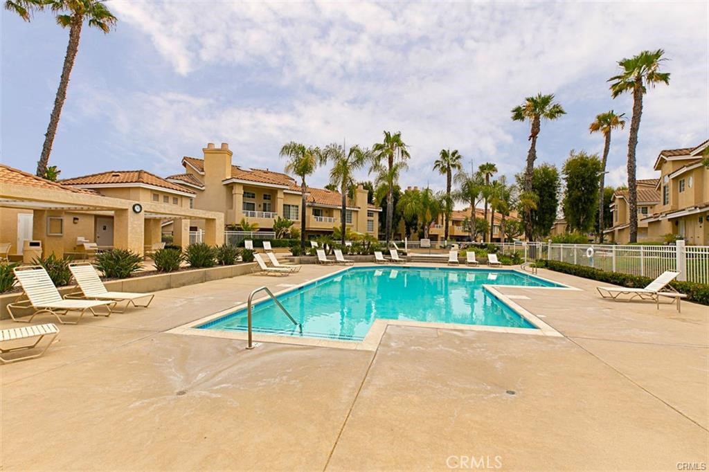 25182 Via Catalina