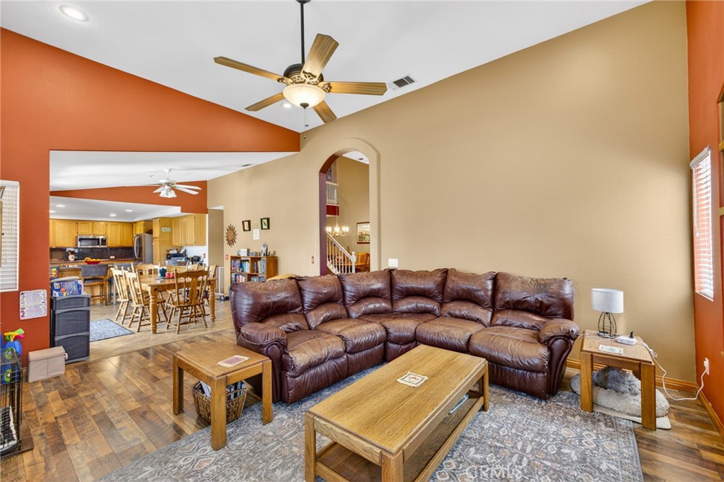 807 Lomond