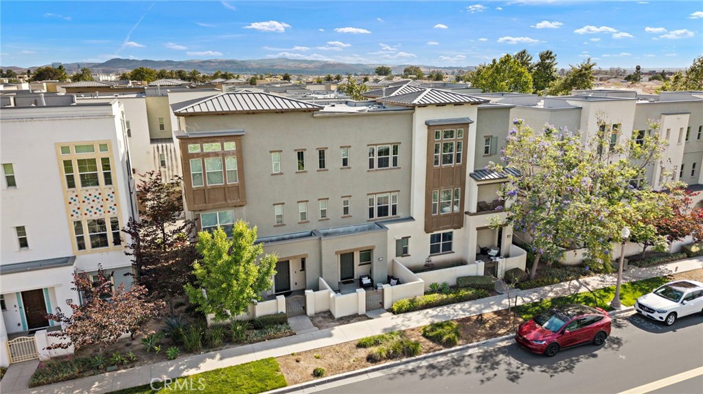 144 Paramount