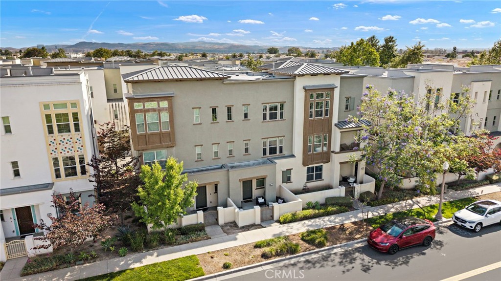 144 Paramount