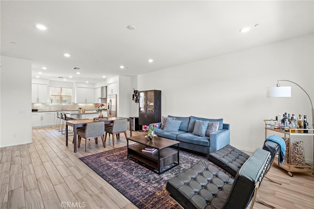 144 Paramount