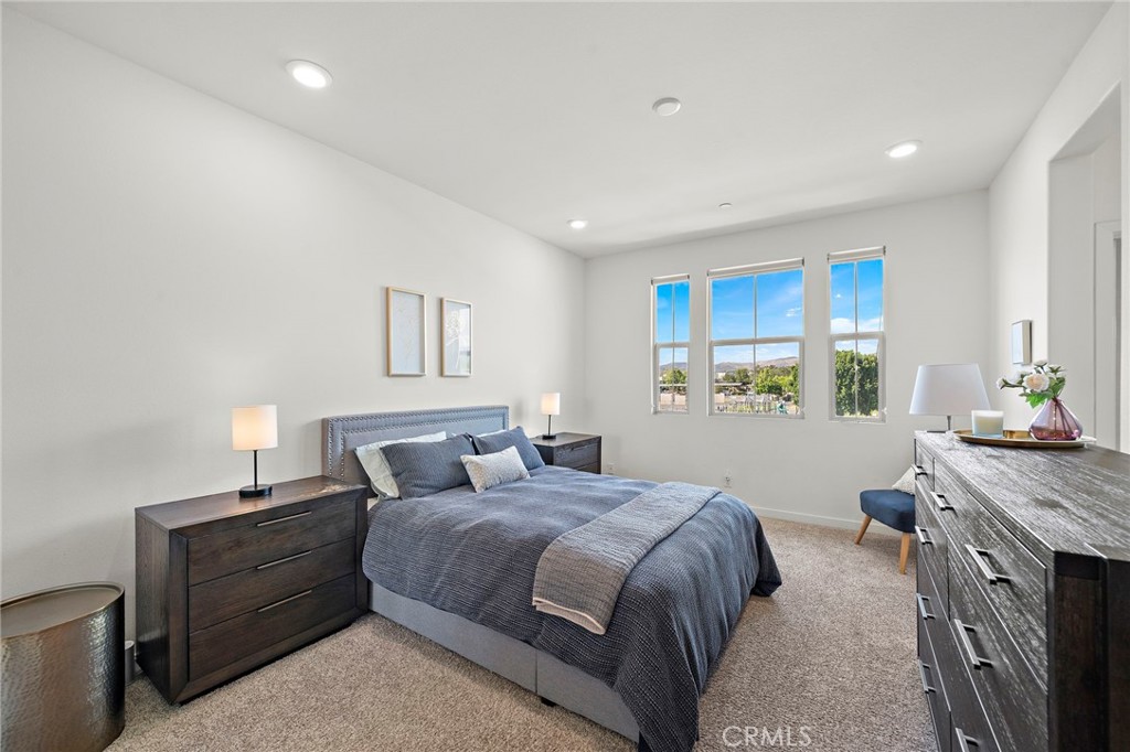 144 Paramount