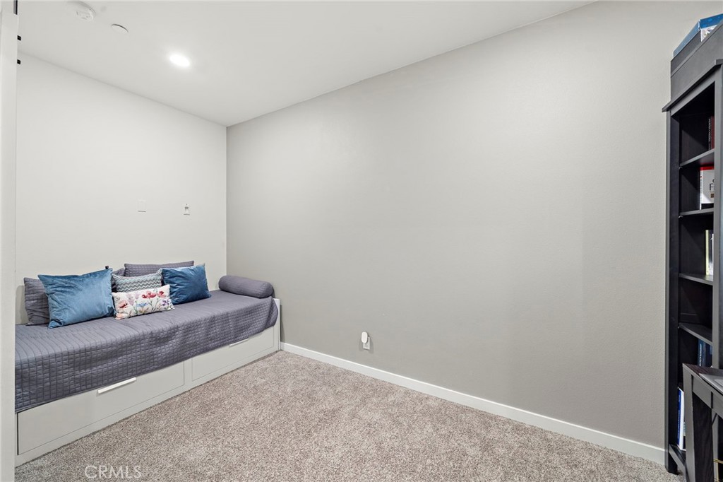 144 Paramount