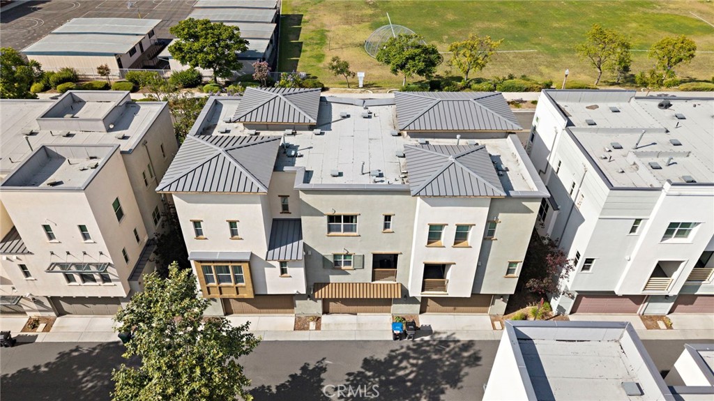 144 Paramount