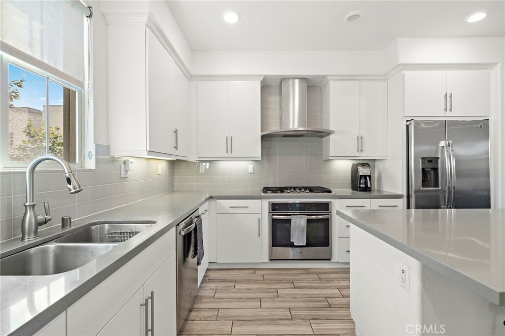144 Paramount