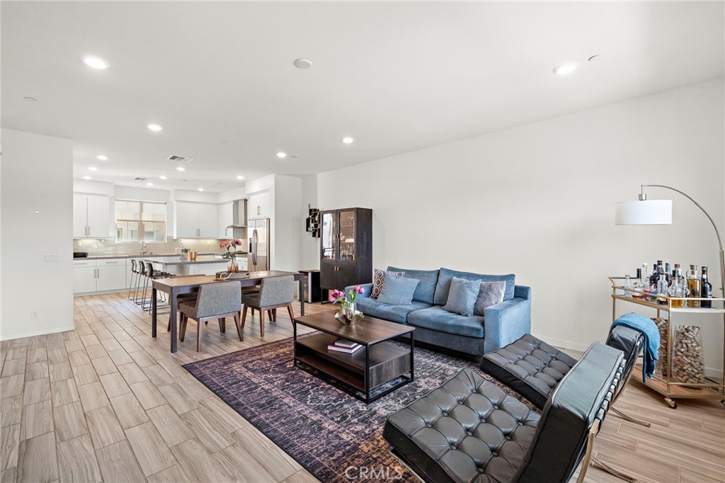 144 Paramount