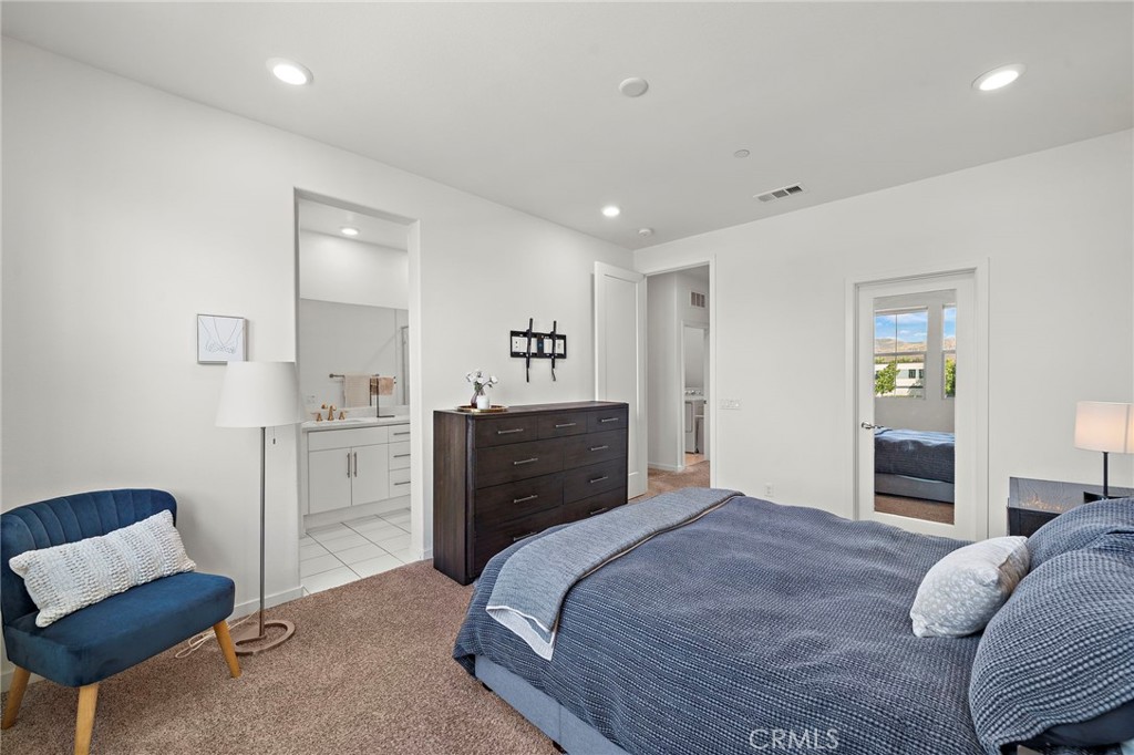 144 Paramount