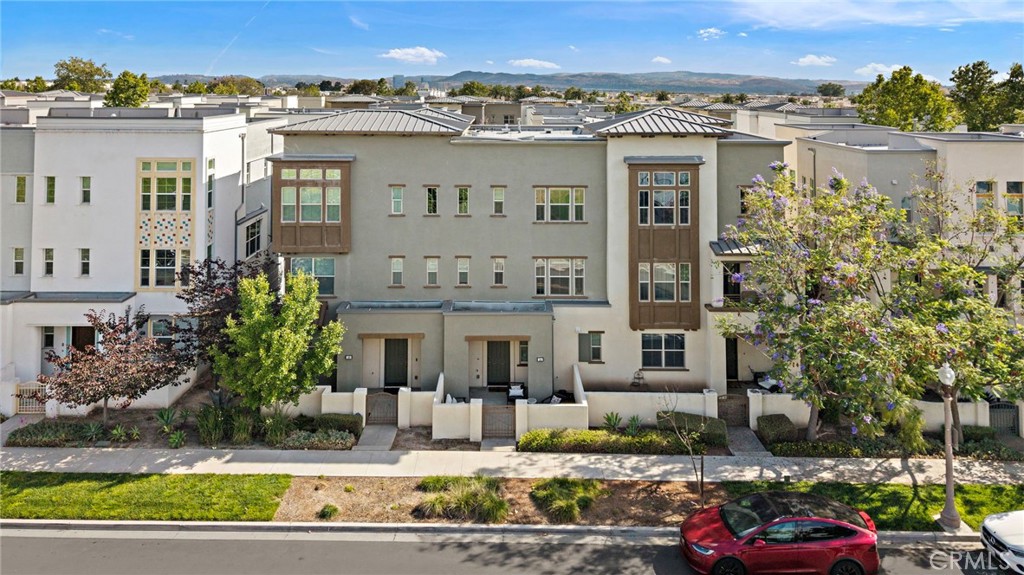 144 Paramount
