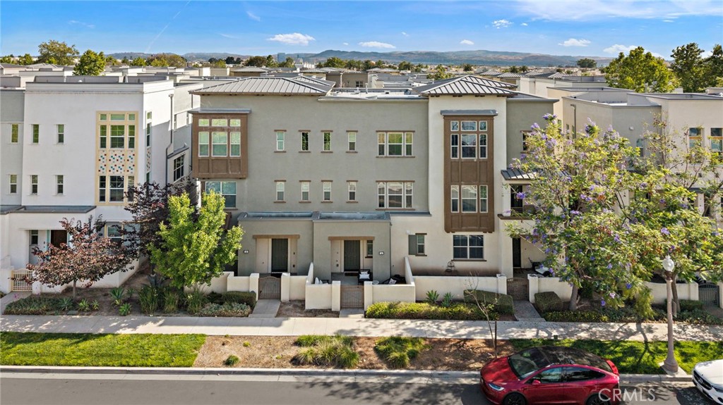 144 Paramount