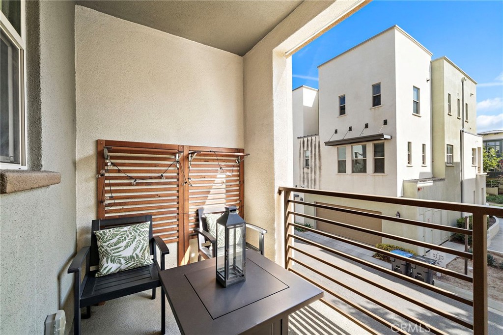 144 Paramount