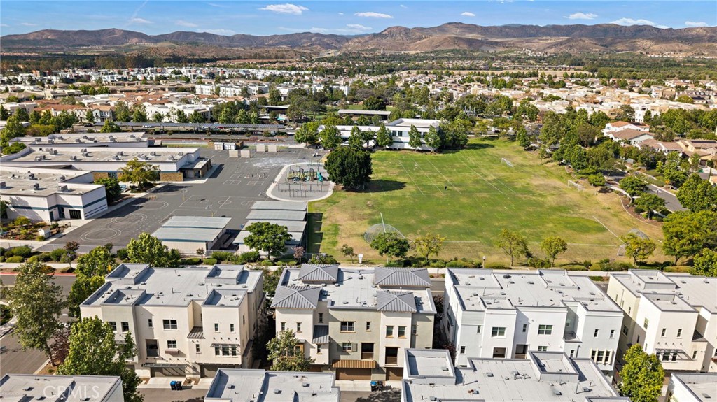 144 Paramount