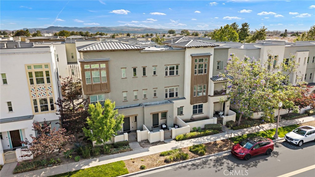 144 Paramount