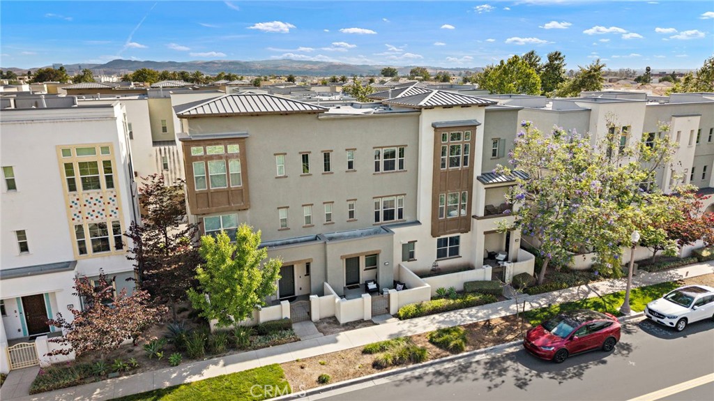 144 Paramount