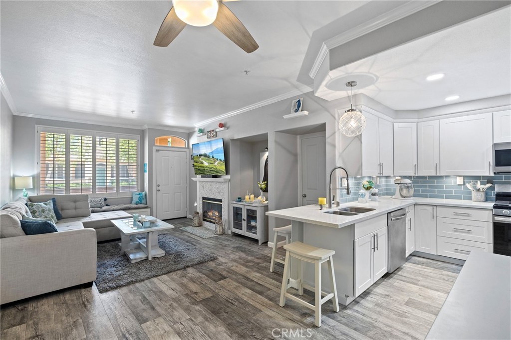 3204 Ladrillo Aisle