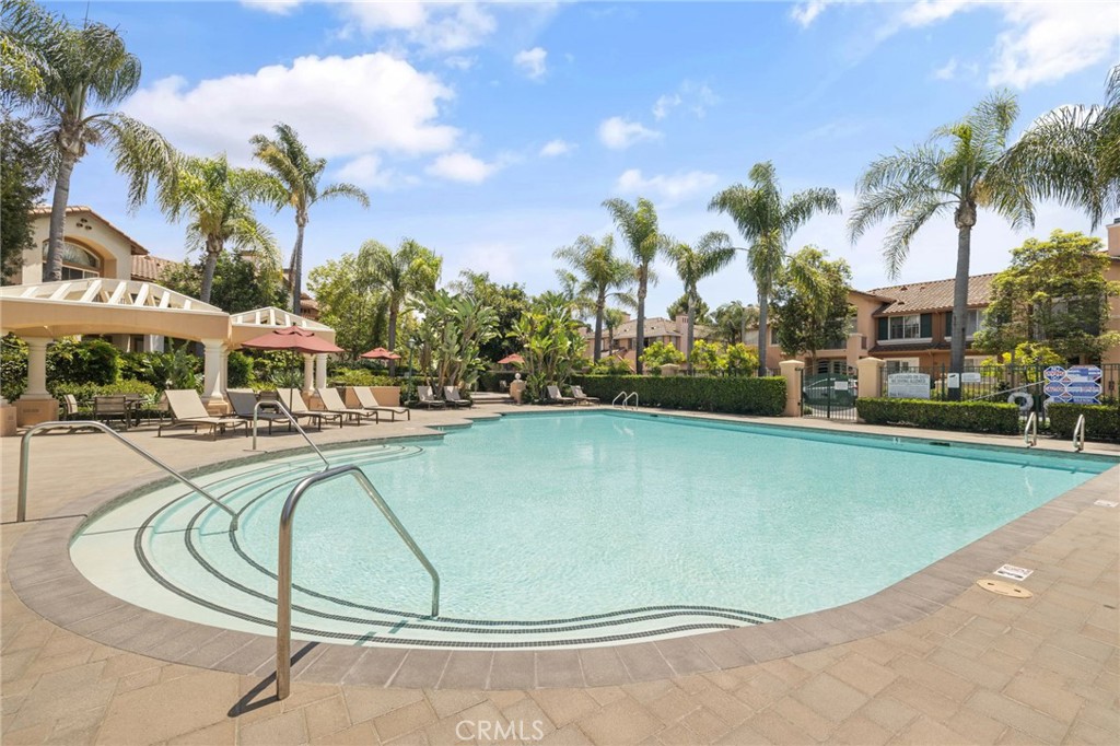 3204 Ladrillo Aisle