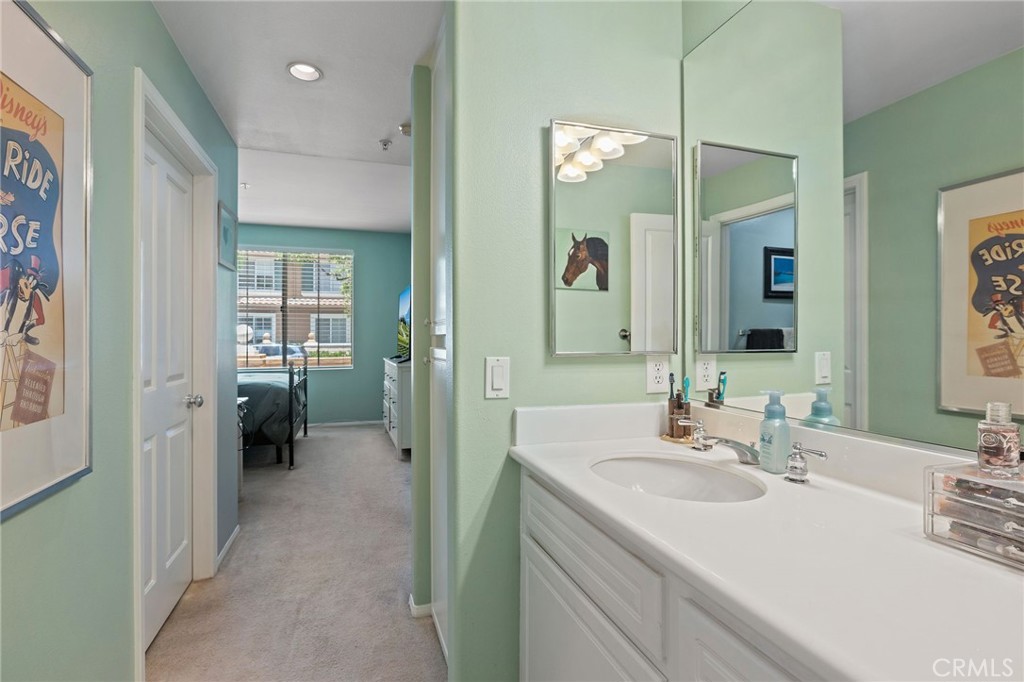 3204 Ladrillo Aisle