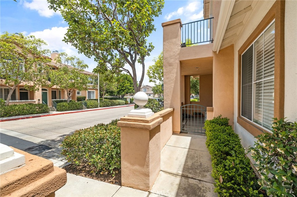 3204 Ladrillo Aisle