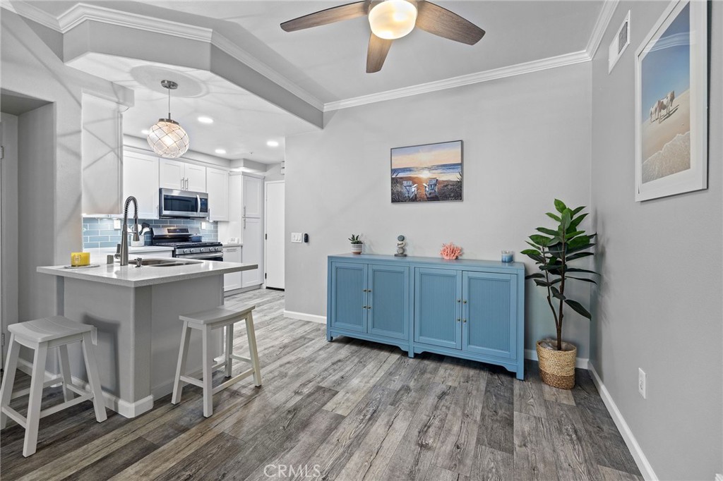 3204 Ladrillo Aisle