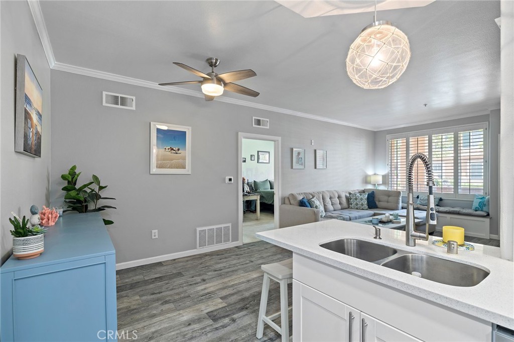 3204 Ladrillo Aisle