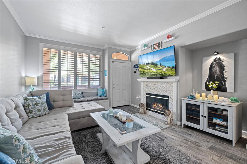 3204 Ladrillo Aisle