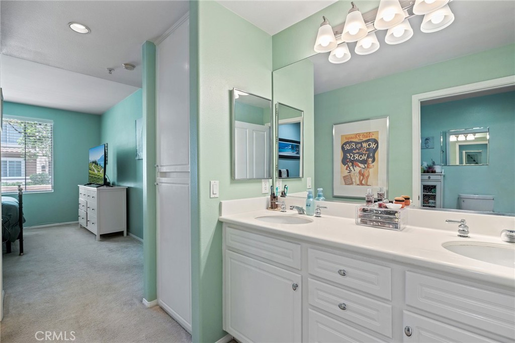 3204 Ladrillo Aisle
