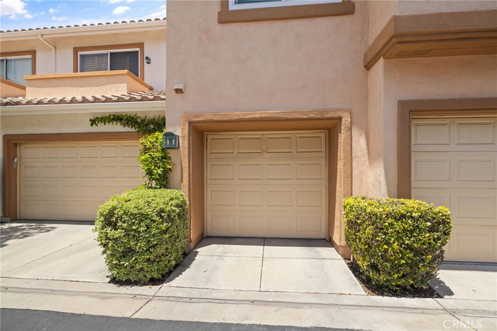 3204 Ladrillo Aisle